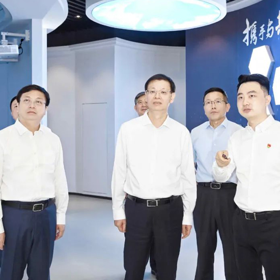 江蘇省委副書(shū)記、省長(zhǎng)許昆林蒞臨邁信林航空調(diào)研